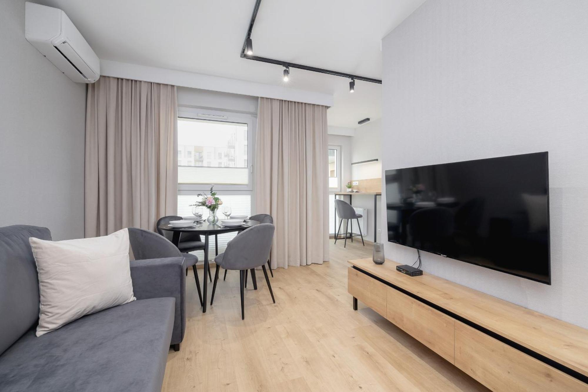 Bright Apartment In Krakow With Garden, Air Conditioning, Parking And Desk By Renters Prestige Bagian luar foto