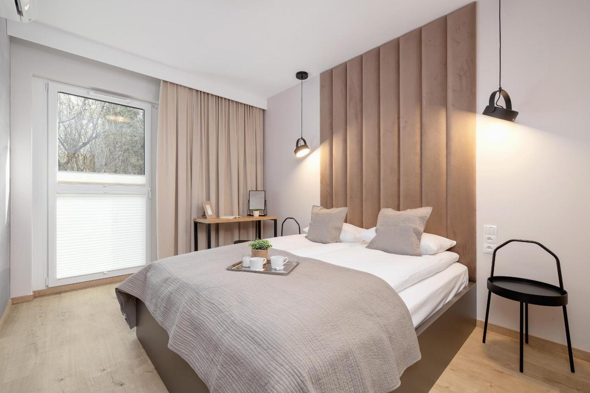 Bright Apartment In Krakow With Garden, Air Conditioning, Parking And Desk By Renters Prestige Bagian luar foto