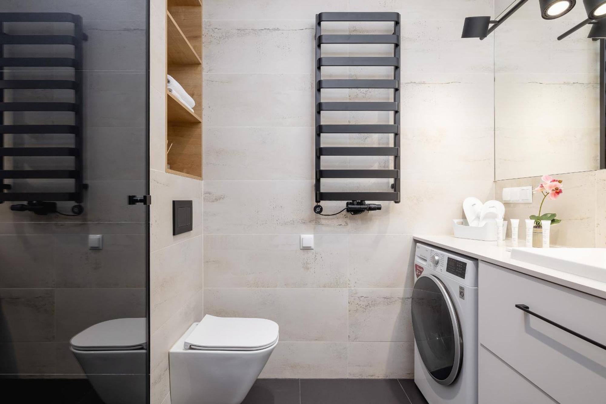 Bright Apartment In Krakow With Garden, Air Conditioning, Parking And Desk By Renters Prestige Bagian luar foto