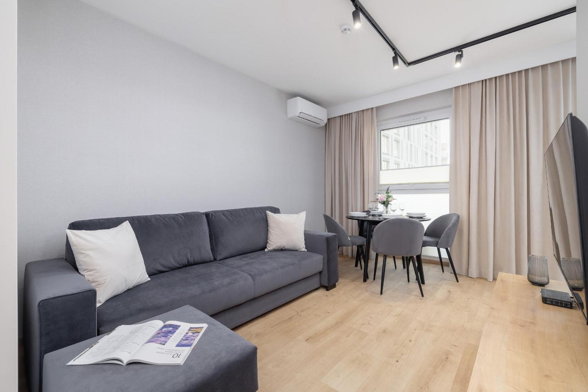 Bright Apartment In Krakow With Garden, Air Conditioning, Parking And Desk By Renters Prestige Bagian luar foto