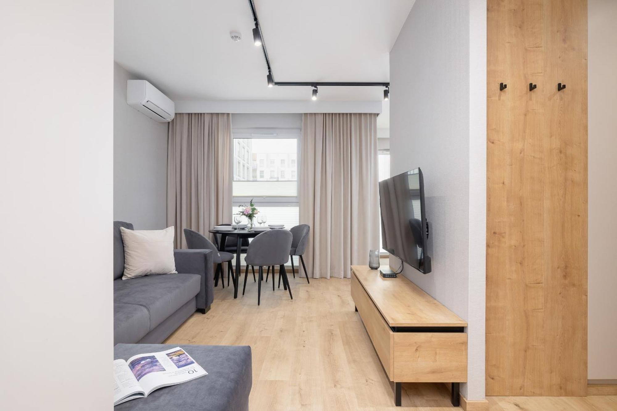 Bright Apartment In Krakow With Garden, Air Conditioning, Parking And Desk By Renters Prestige Bagian luar foto