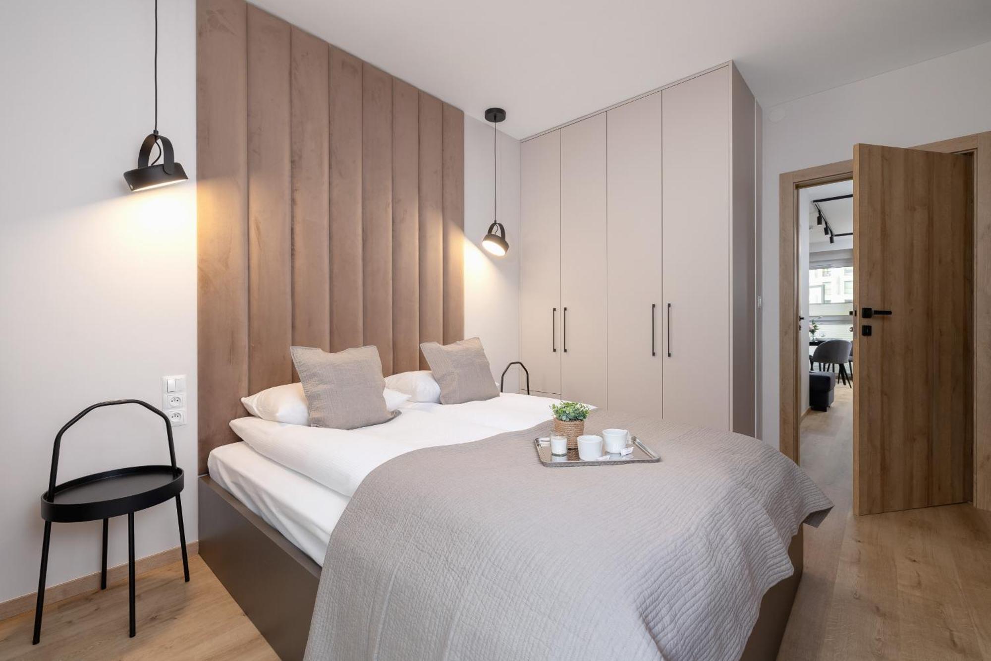 Bright Apartment In Krakow With Garden, Air Conditioning, Parking And Desk By Renters Prestige Bagian luar foto
