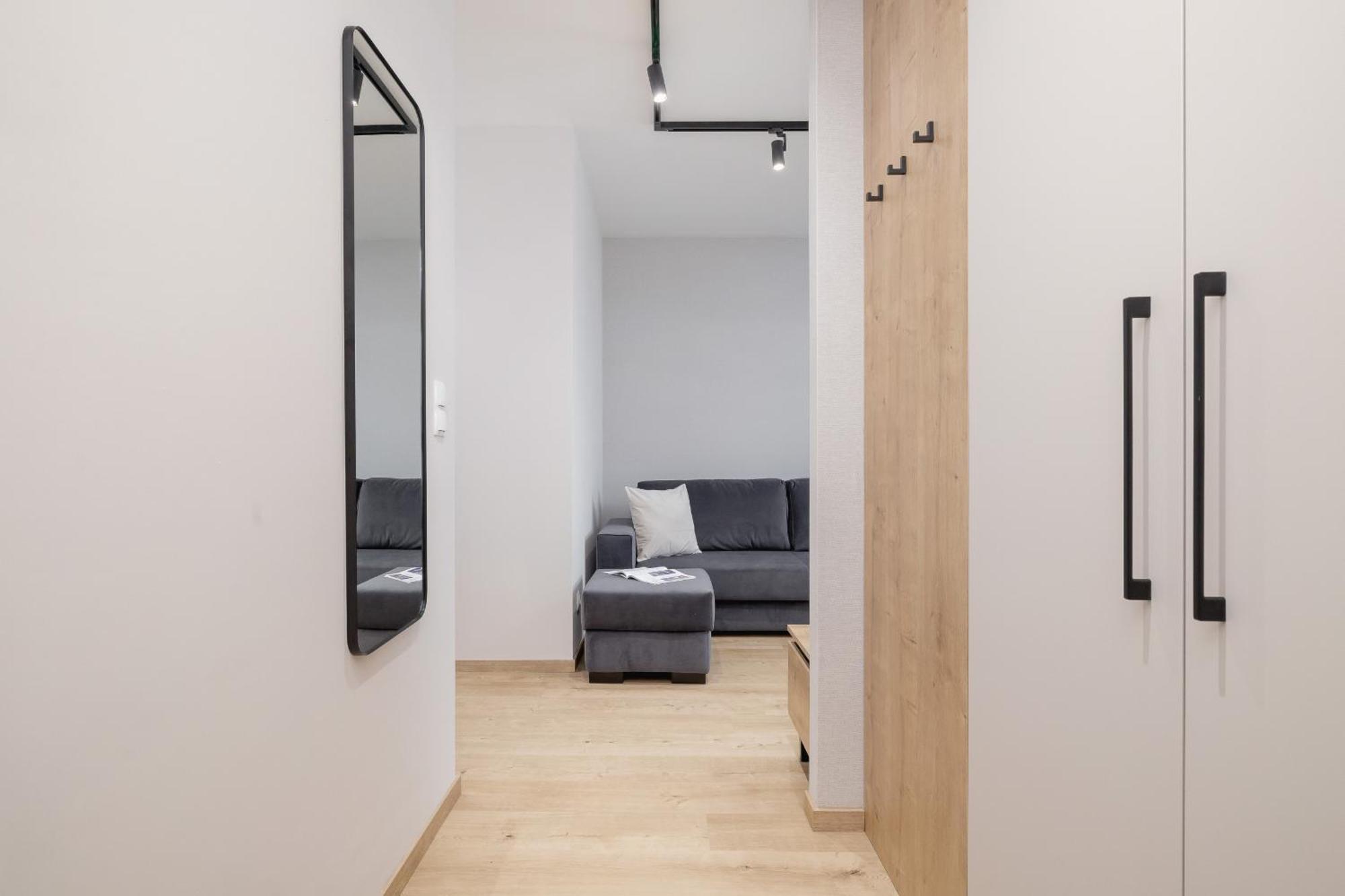Bright Apartment In Krakow With Garden, Air Conditioning, Parking And Desk By Renters Prestige Bagian luar foto