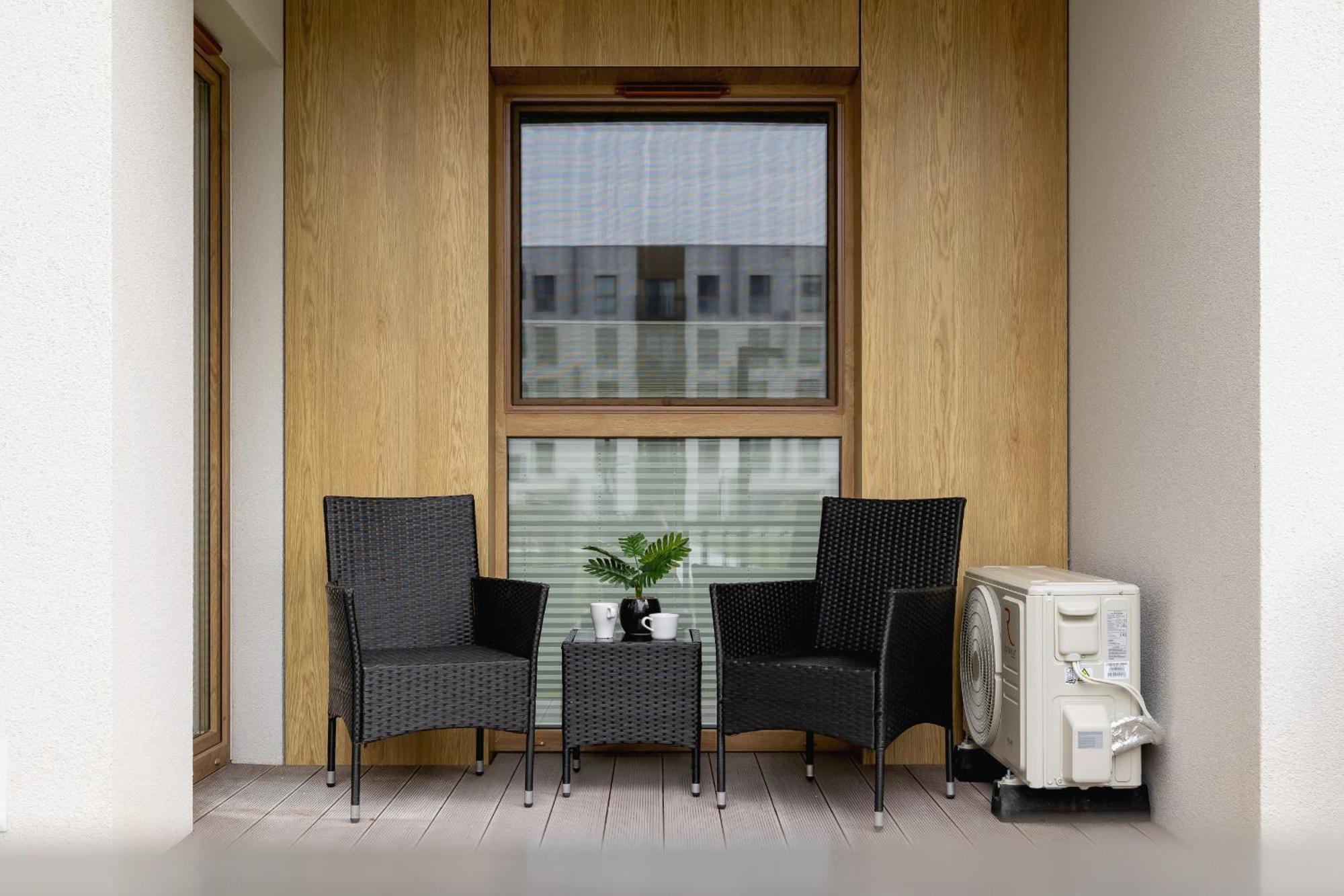 Bright Apartment In Krakow With Garden, Air Conditioning, Parking And Desk By Renters Prestige Bagian luar foto