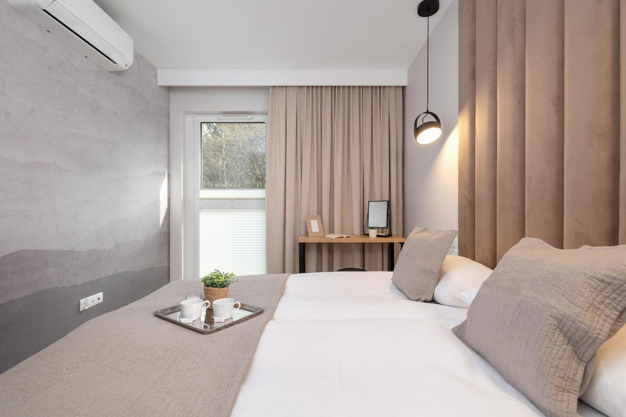 Bright Apartment In Krakow With Garden, Air Conditioning, Parking And Desk By Renters Prestige Bagian luar foto