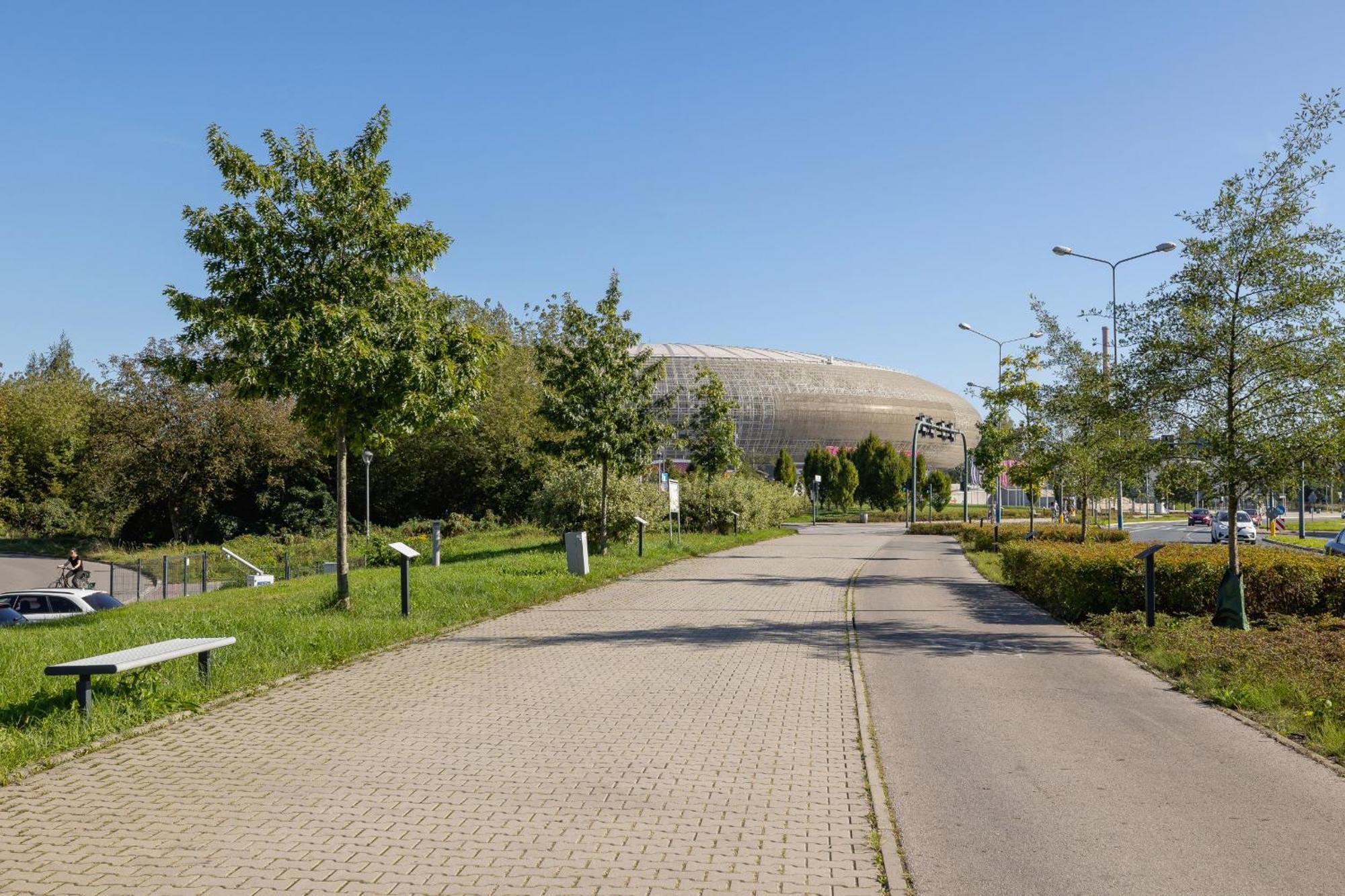 Bright Apartment In Krakow With Garden, Air Conditioning, Parking And Desk By Renters Prestige Bagian luar foto