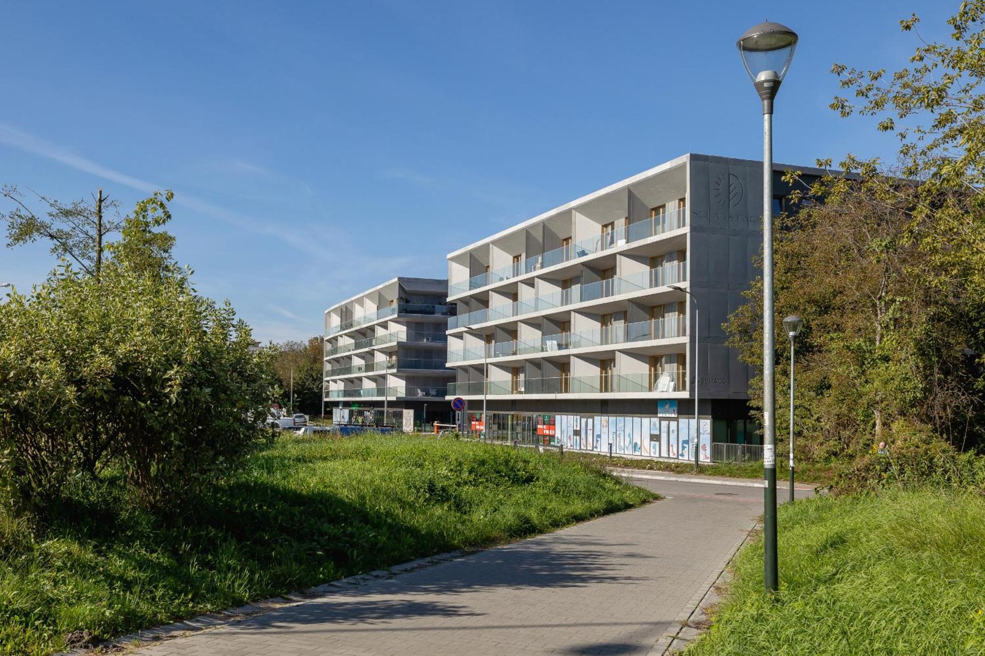 Bright Apartment In Krakow With Garden, Air Conditioning, Parking And Desk By Renters Prestige Bagian luar foto