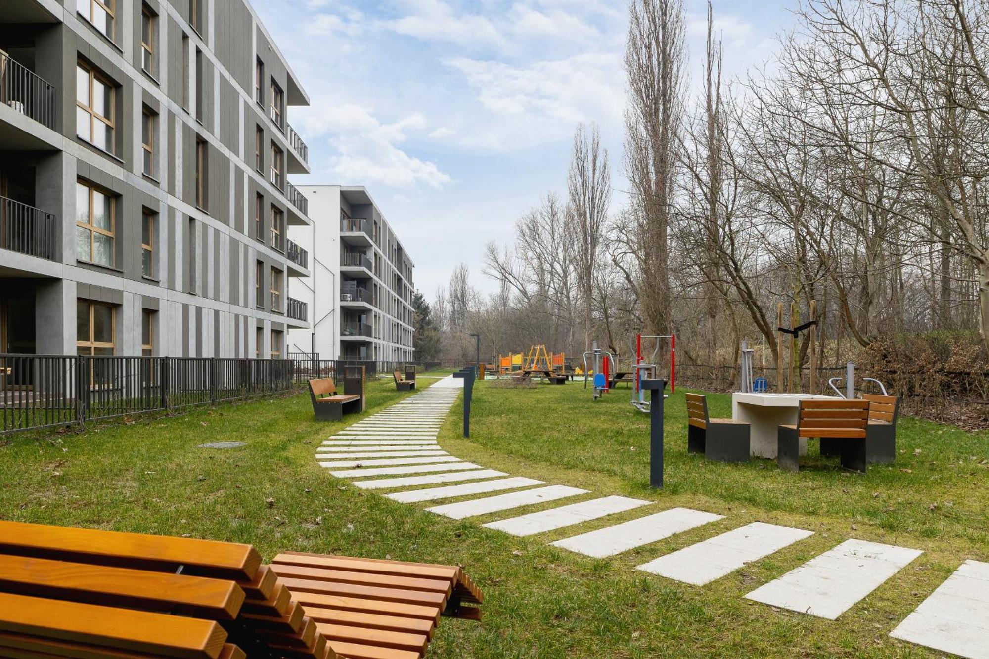 Bright Apartment In Krakow With Garden, Air Conditioning, Parking And Desk By Renters Prestige Bagian luar foto